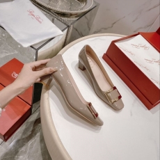 Roger Vivier flat shoes